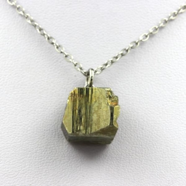 Kivet ja mineraalit. Raw Pyrite kaulakoru. 41 ct. Ambas Aguas, La Rioja, Espanja.