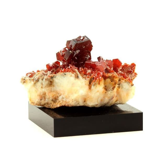 Sten og mineraler. Vanadinit. 628,0 ct. Mibladen Mining District, Midelt, Marokko.