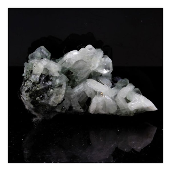 Kivet ja Mineraalit. Albite + Epidote. 106,0 ct. St Véran, Ranska.