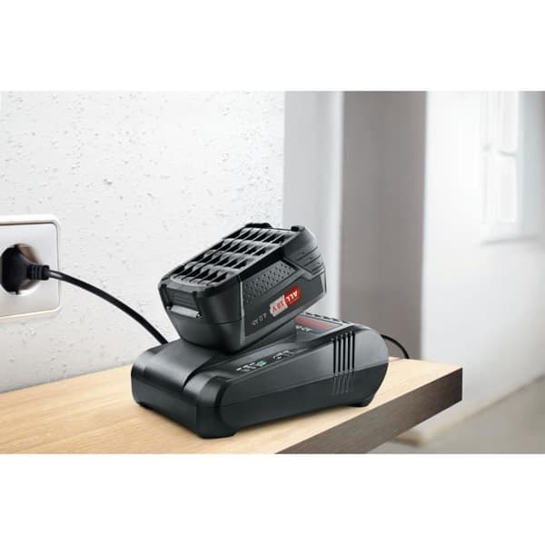 Ultrahurtig batterilader 18V - Bosch - AL1880CV Grøn og sort