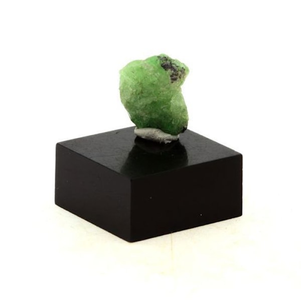 Kivet ja mineraalit. Tsavorite-granaatti. 8,2 ct. Manyaran alue, Tansania. Röd