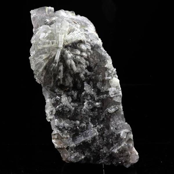 Sten og mineraler. Fluorit, Barit, Pyromorphit. 1515,5 ct. Le Rossignol, Chaillac, Indre, Frankrig.