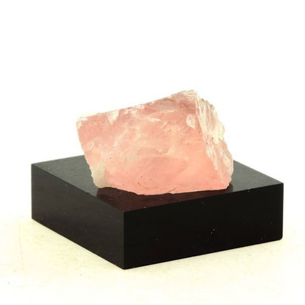 Kivet ja mineraalit. Vaaleanpunainen fluoriitti. 68,0 ct. Talèfre, Mont-Blanc Massif, Ranska. Rosa