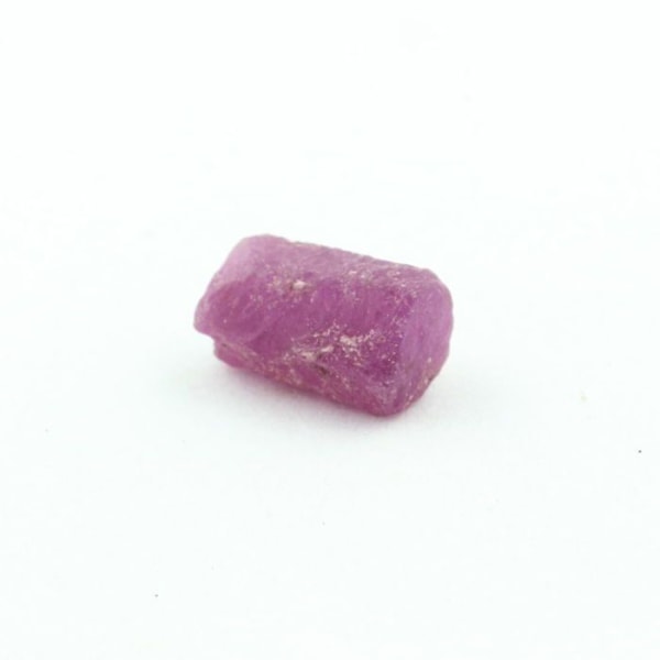 Stenar och mineraler. Ruby.3 270 ct. Kiteto-distriktet, Manyara-regionen, Tanzania.