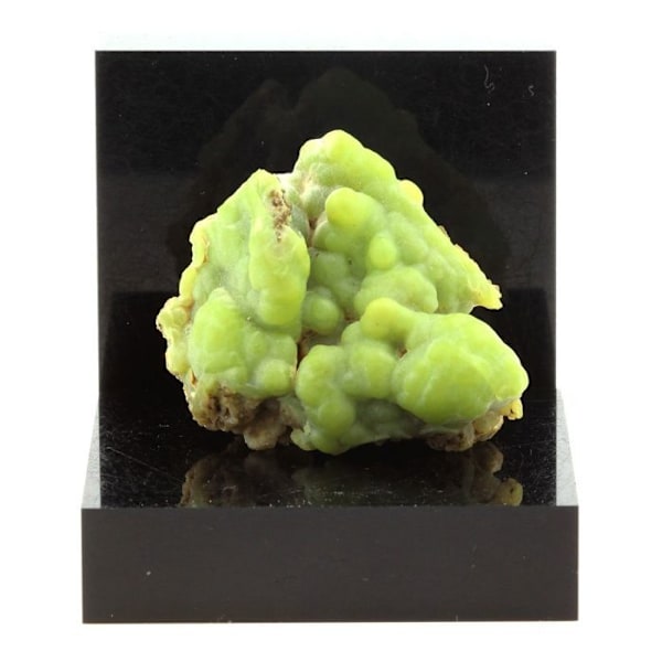 Kivet ja mineraalit. Fosfohedypaani (polysfaeriitti). 100,2 ct. Bouillac, Aveyron, Ranska. Grön