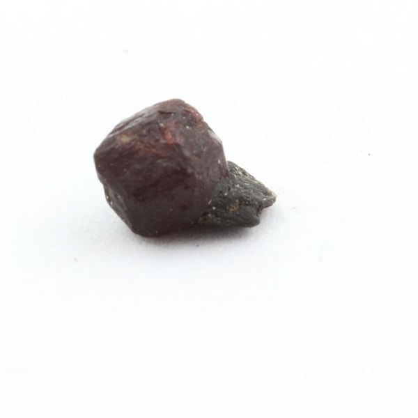 Sten og mineraler. Granat. 0,671 øre. Skardu-området, Gilgit-Baltistan, Pakistan.
