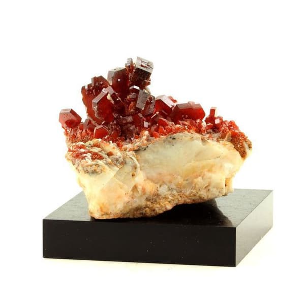 Sten og mineraler. Vanadinit. 628,0 ct. Mibladen Mining District, Midelt, Marokko.