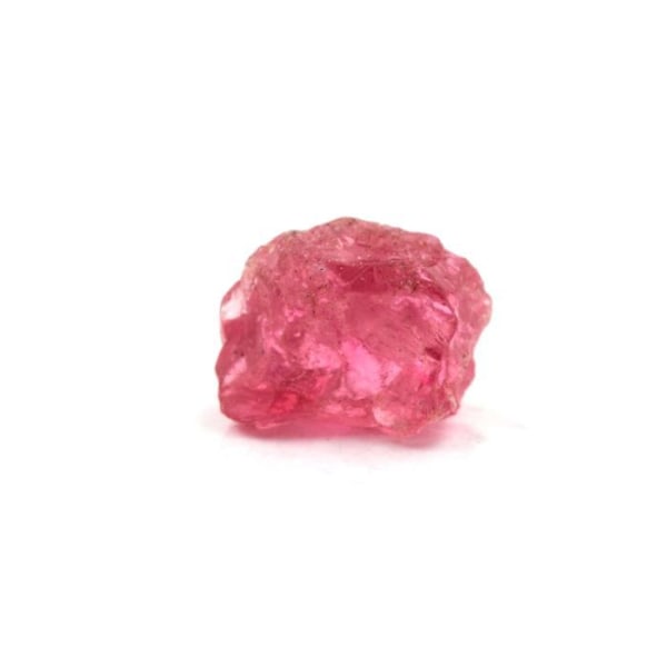 Kivet ja mineraalit. Spinelli. 0,60 ct. Mahenge, Morogoron alue, Tansania.