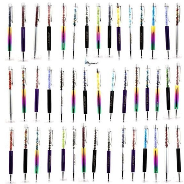 Sten og mineraler. Grøn Rutil Quartz mineral pen fra Brasilien. Flerfarvet farve. mångfärgad