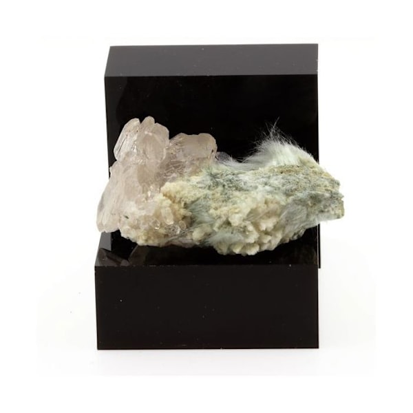 Smoky Quartz and Byssolite 195,6 karat Flerfärgad