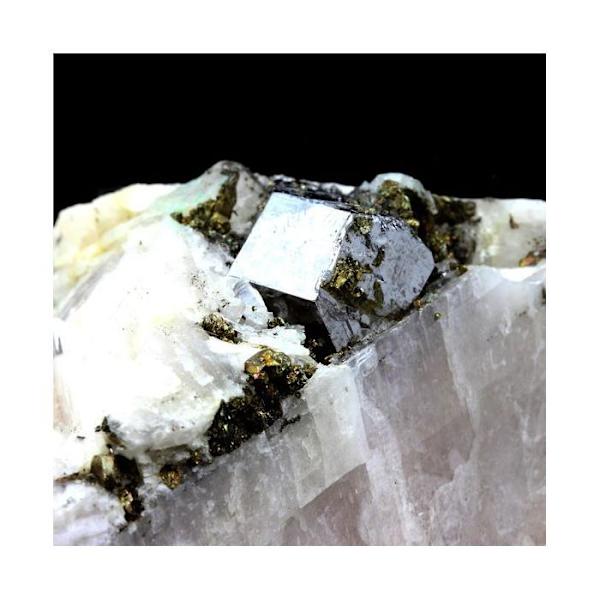 Kivet ja mineraalit. Carrollite. 1362,0 ct. Kamoya South II -kaivos, Haut-Katanga, Kongo.