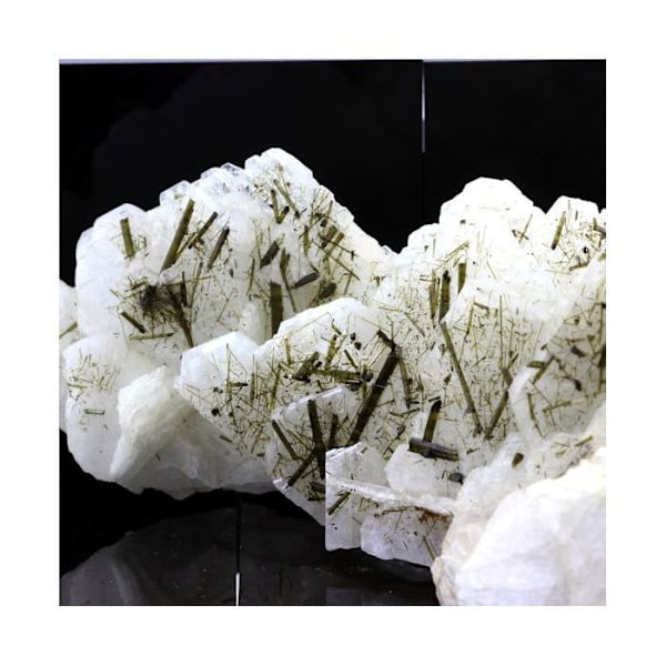 Cleavelandite + Tourmaline 1995,0 karat