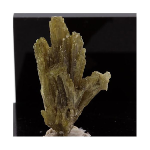Epidote 13,07 karat Flerfärgad