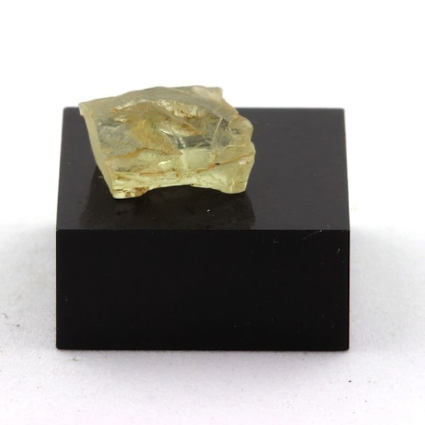 Kivet ja Mineraalit. Spodumene Hiddenite. 4,95 ct. Konarin maakunta, Afganistan.