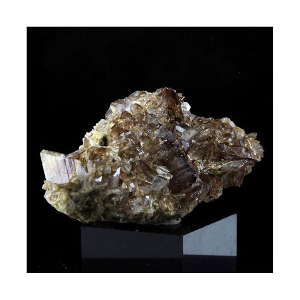 Kivet ja mineraalit. Aksiniitti. 112,0 ct. La Balme d'Auris, Bourg d'Oisans, Isère, Ranska..