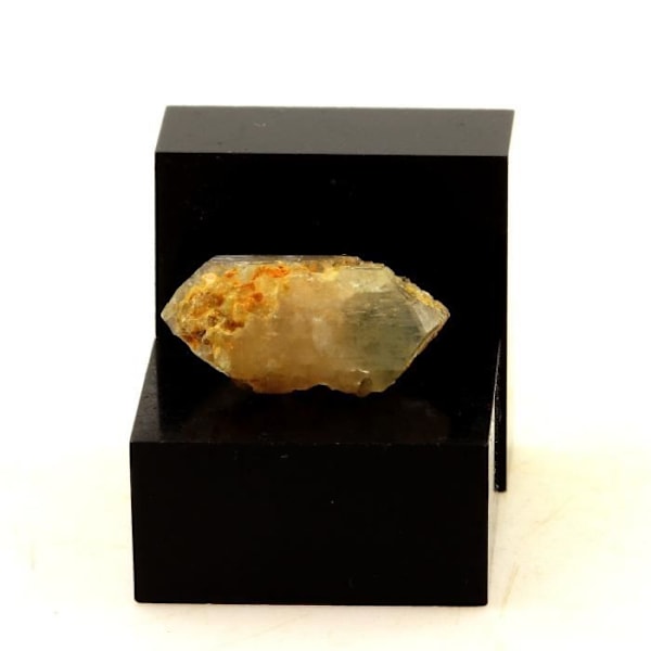 Kivet ja mineraalit. Euclase. 7,17 ct. Parelhas, Rio Grande do Norte, Brasilia.