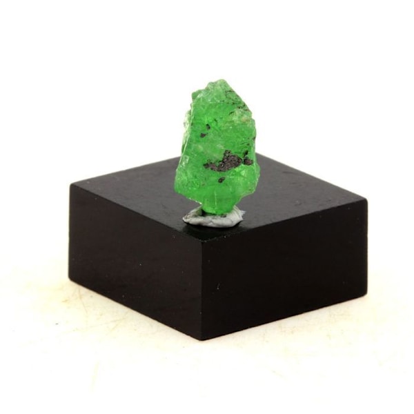 Kivet ja mineraalit. Tsavorite-granaatti. 4,44 ct. Manyaran alue, Tansania.