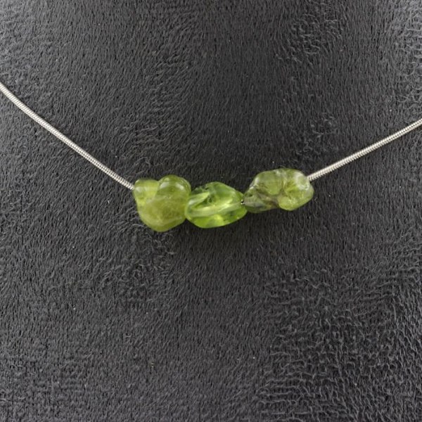 Kivet ja mineraalit. 3 Peridot helmikaulakoru Myanmarista (Burma) Teräsketju Kaulakoru naisille ja miehille. Mukautettava koko. Grön