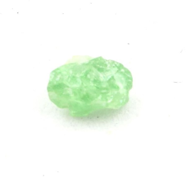 Kivet ja mineraalit. Tsavorite-granaatti. 0,71 ct. Merelani Hills, Lelatema Mts, Tansania.