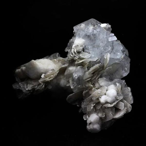 Stenar och mineraler. gosenit, moskovit. 191,0 cent. Pingwu berylgruva, Mianyang, Sichuan, Kina.
