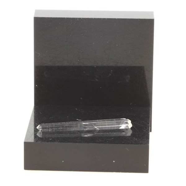 Kivet ja mineraalit. Kvartsi. 2,43 ct. La Gardette -kaivos, Bourg d'Oisans, Isère, Ranska.