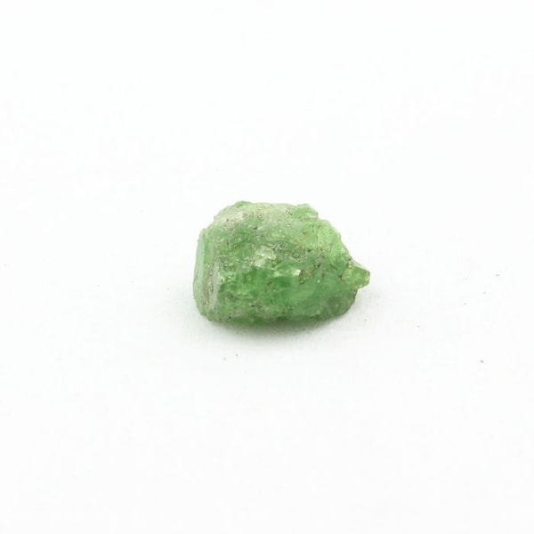 Kivet ja mineraalit. Tsavorite-granaatti. 1,875 senttiä. Manyaran alue, Tansania.