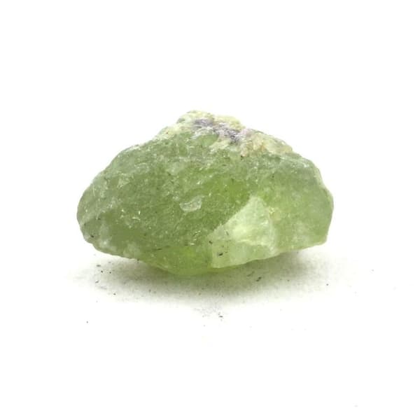 Stenar och mineraler. Peridot. 4,23 cent. Almklovdalen, Vanylven, Norge.