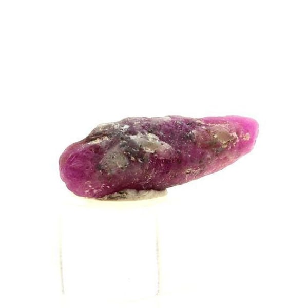 Stenar och mineraler. Rubin. 4,75 ct. Mauretanien.. Röd