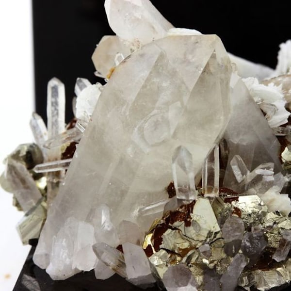 Kvarts, Pyrit, Barite, Siderit 276,8 karat Flerfärgad