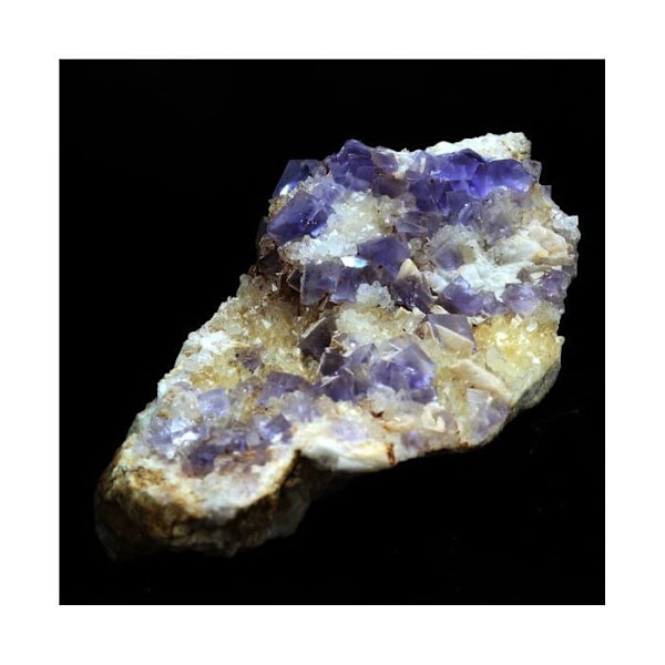 Sten og mineraler. Fluorit + Baryt + Kvarts. 381,0 øre. La Cabaña, Berbes, Asturien, Spanien.