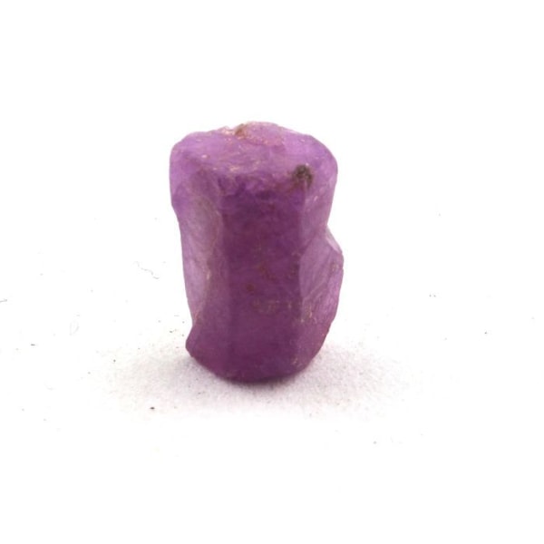 Kivet ja mineraalit. Rubiini. 5,17 ct. Kiteton piiri, Manyaran alue, Tansania. Röd