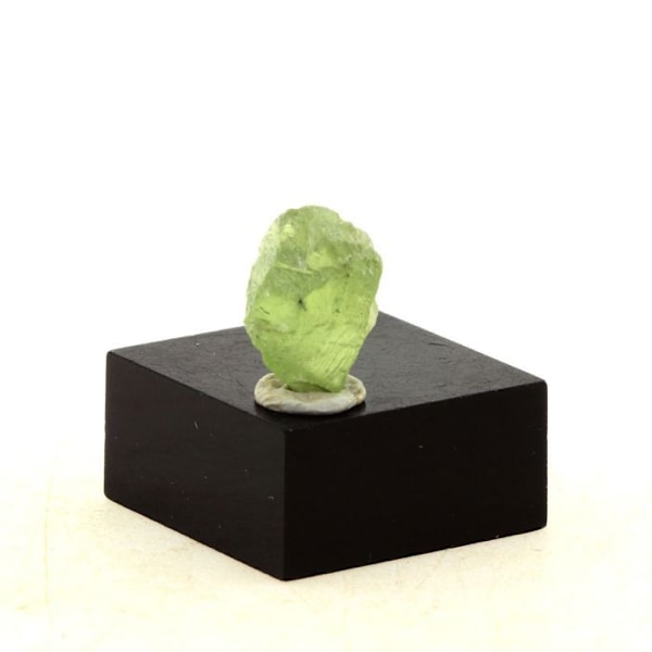 Kivet ja mineraalit. Peridootti. 4,06 ct. Almklovdalen, Vanylven, Norja.