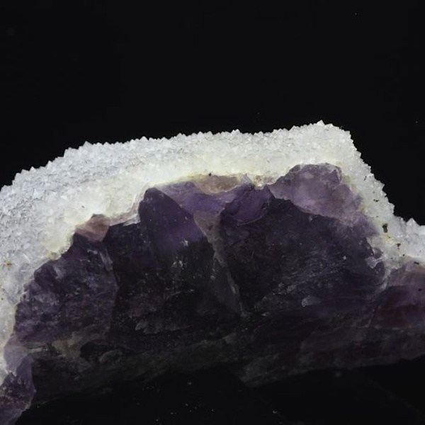 Stenar och mineraler. Kvarts, Fluorit. 233,0 cent. Pont des Bouyges, Corrèze, Frankrike.
