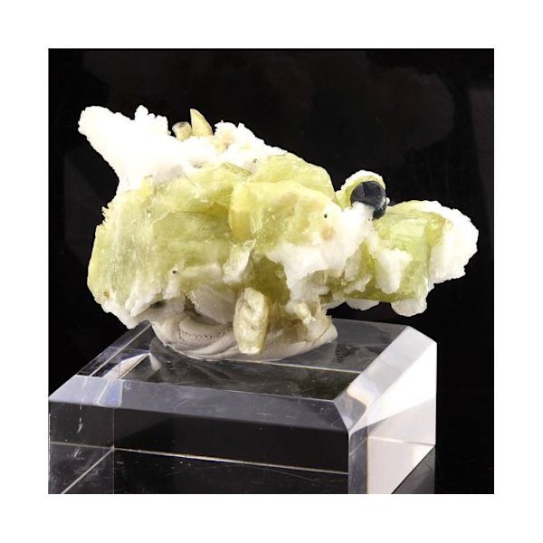 Sten og mineraler. Brazilianit + Apatit. 933,5 ct. Telírio-krav, Minas Gerais, Brasilien.