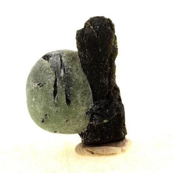 Sten og mineraler. Prehnite + Epidote. 58,0 ct. Bendougou, Kayes, Mali.