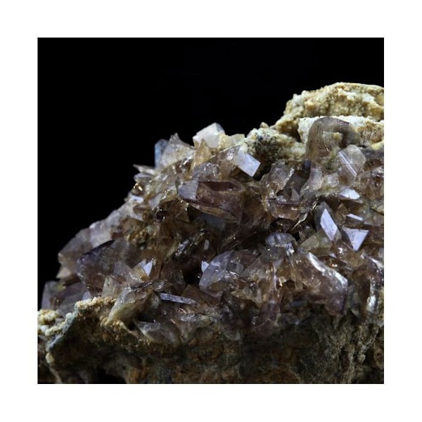 Stenar och mineraler. Axinit. 136,5 cent. La Balme d'Auris, Bourg d'Oisans, Isère, Frankrike..