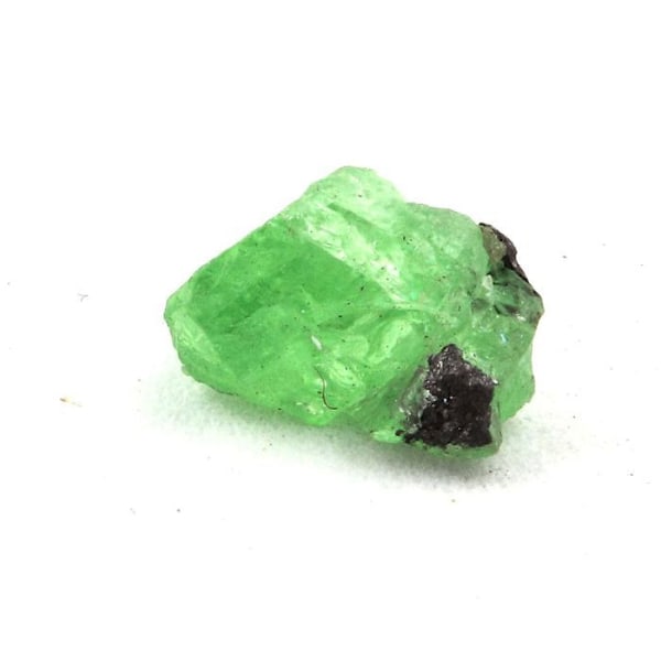 Sten og mineraler. Tsavorite granat. 2,11 ct. Manyara-regionen, Tanzania. Grön