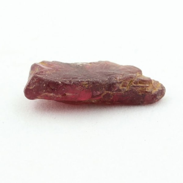 Sten og mineraler. Rhodolit granat. 3.430 øre. Madagaskar.