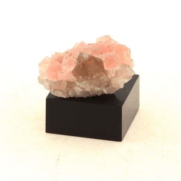 Stenar och mineraler. Rosa fluorit + kvarts. 26,30 cent. Talèfre, Mont-Blanc-massivet, Frankrike.