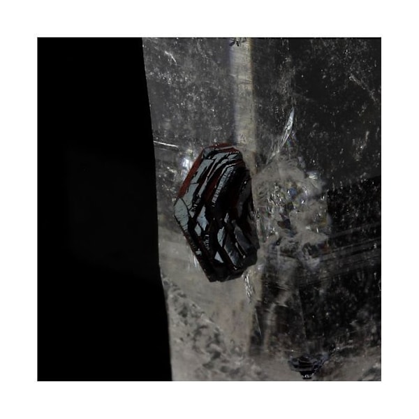 Kivet ja mineraalit. Kvartsi + hematiitti. 85,0 ct. Les Deux Alpes, Isère, Ranska.