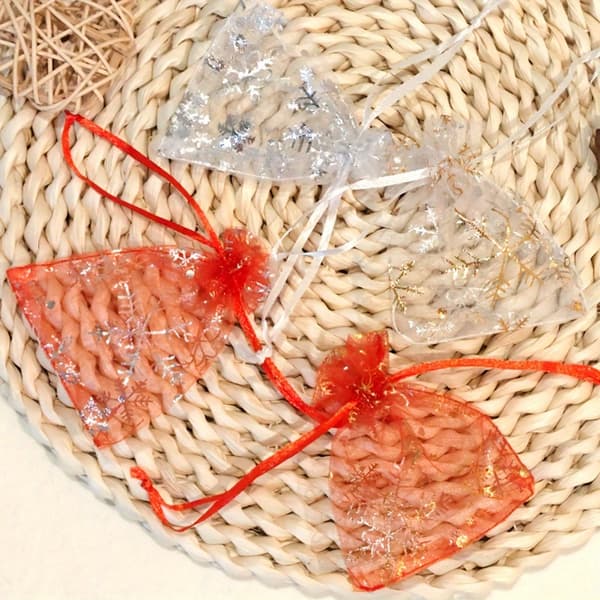 Snöflingeorganzapåsar med dragsko för julbröllopssmyckesförpackningar 9x12cm(25pcs) White Snowflake