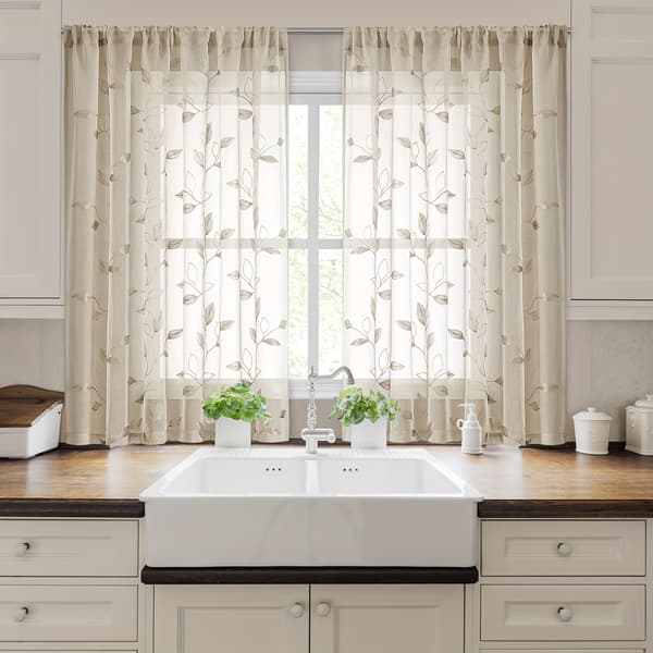 2 stk. halvtransparente polyestergardiner med brodert bladmotiv og stanglomme 88x137cm Grey