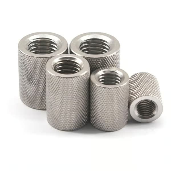 20 kpl M8 pyällettyjä muttereita, 12 x 40 mm, 304 ruostumatonta terästä. Pyöreät kierremutterit. Pyöreät liitosmutterit.