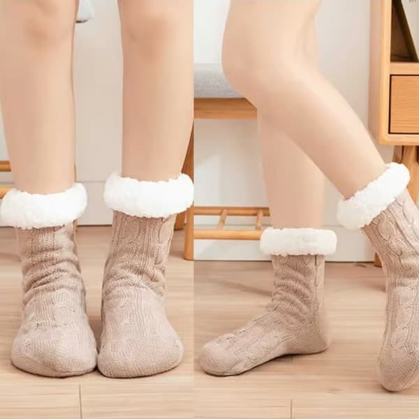 Fluffiga varma stickade socktofflor med antislip beige
