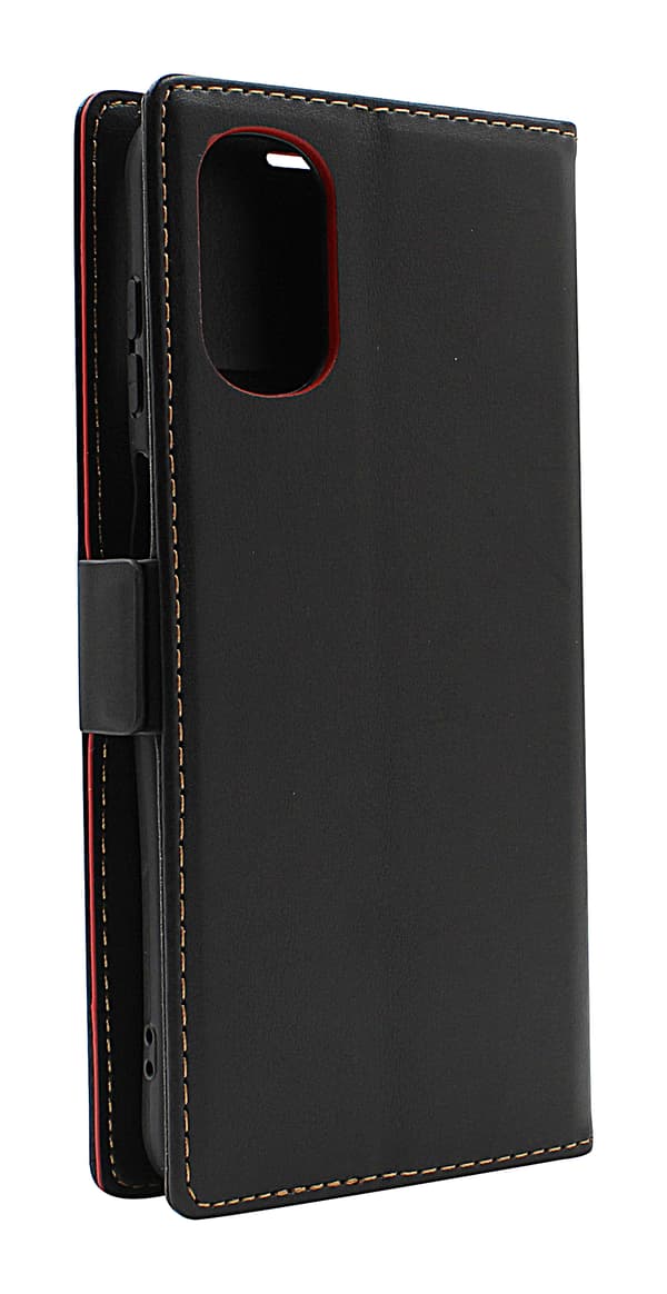 Lyx Standcase Wallet Motorola Moto E32s Vinröd
