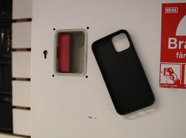 Skimblocker Magnet Wallet iPhone 11 Pro (5.8) Svart