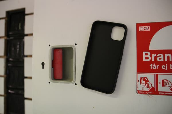Skimblocker Magnet Wallet iPhone 11 (6.1) Lila