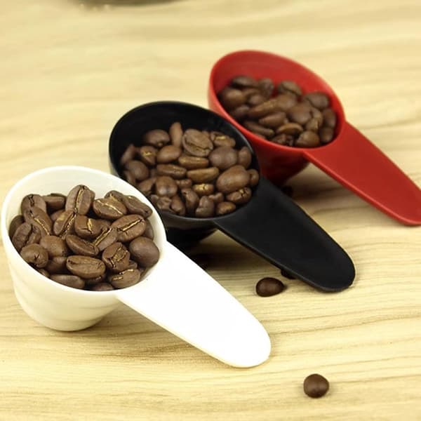 Tredelat måttskedset med graderingar, 9,3×5 cm, för mätning av kaffe, kryddor och mjöl, vit.