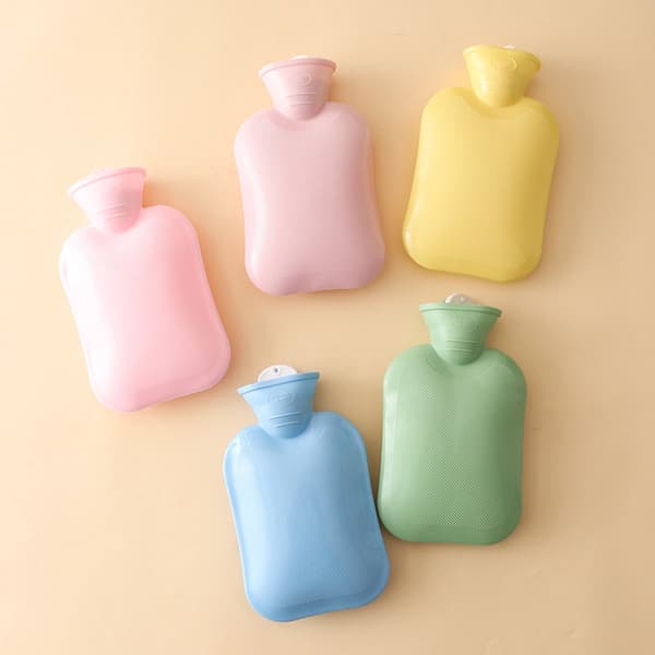 500 ml varmvattenflaska med fleecefodral, breddad vatteninlopp, rosa.