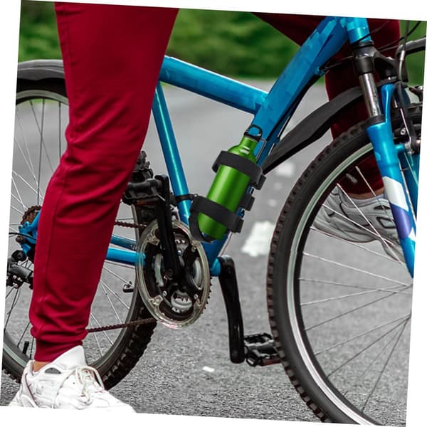 Flexibla vattenflaskhållarremmar för cyklar, multifunktionellt högtalarfäste, bärbart för utomhusbruk.